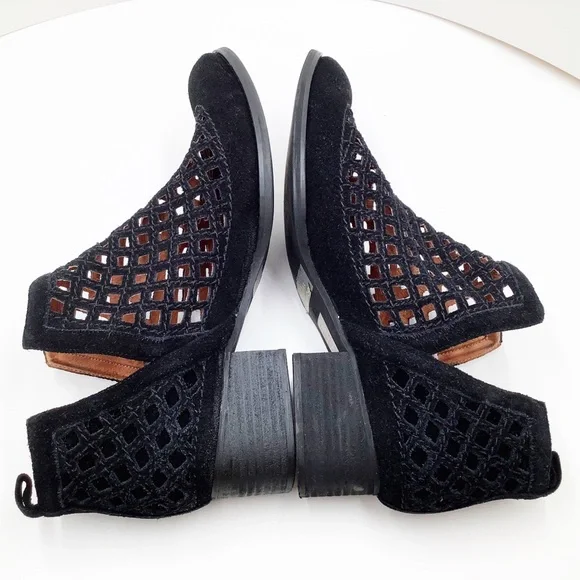 {Jeffrey Campbell}Taggart Ankle Bootie - Picture 3 of 10